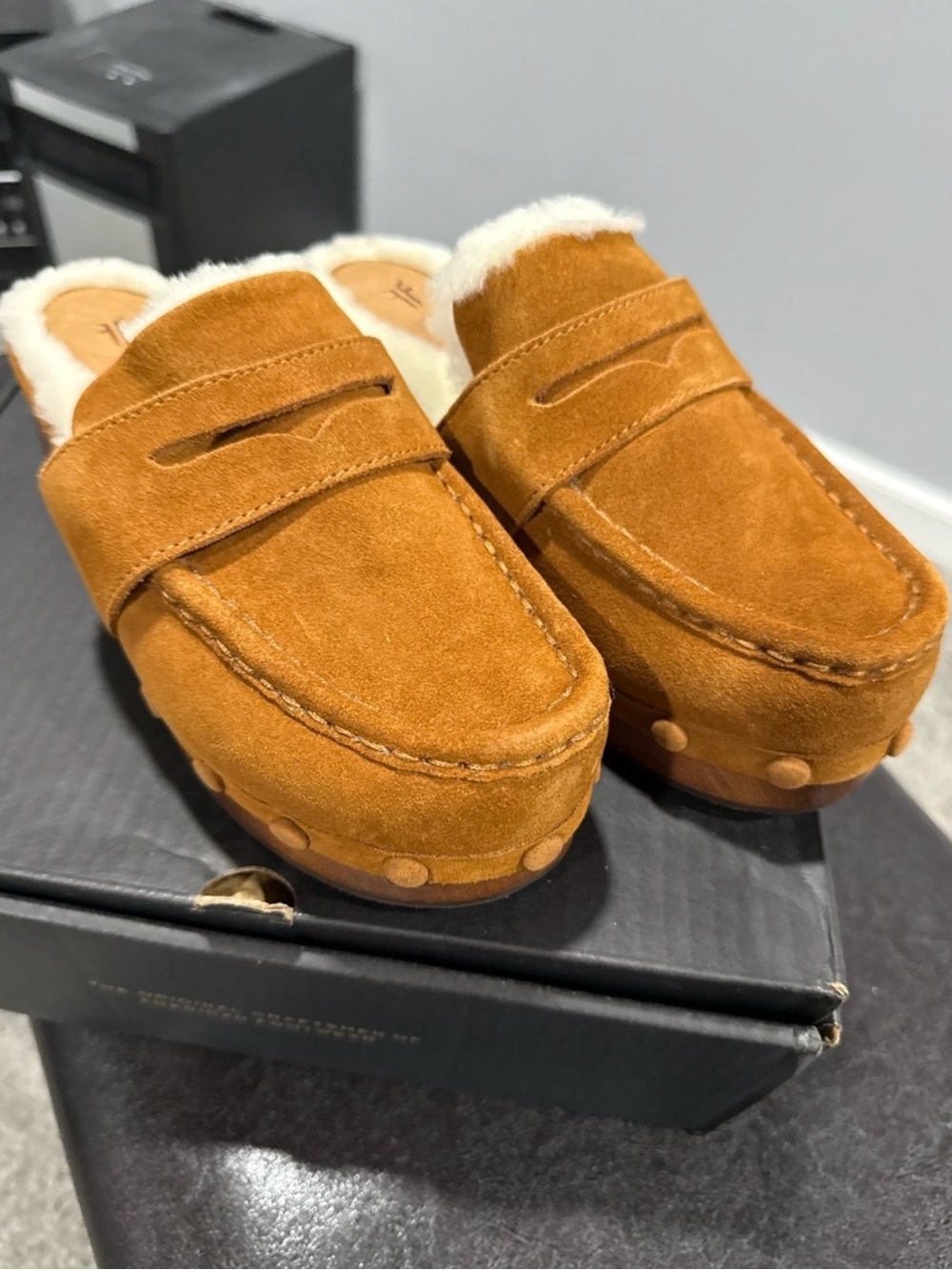 Frye Melody Shearling Clog in Walnut New in Box Never Worn! 8M